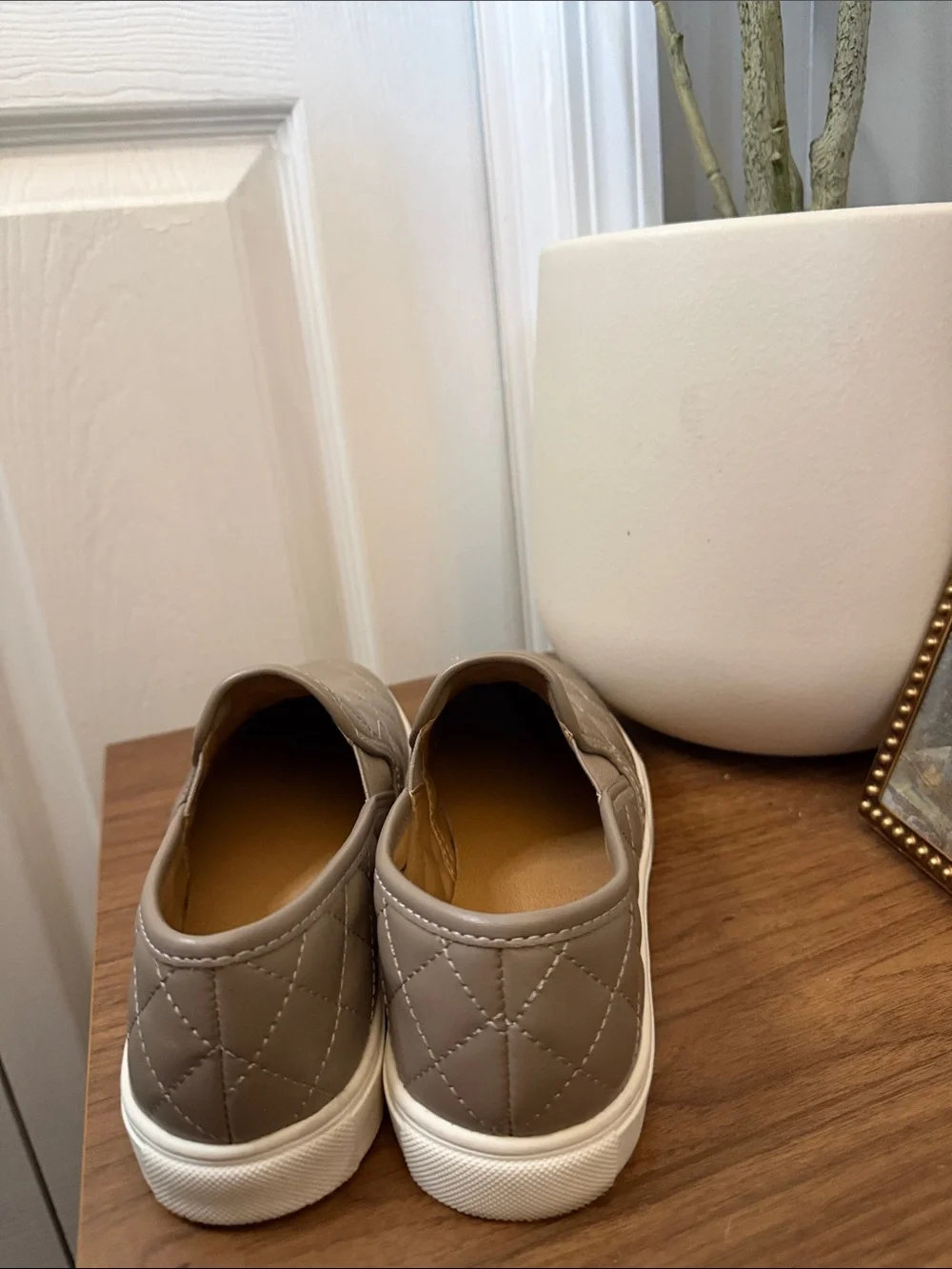 Mountain Sole Quilted Slip On Sneakers Taupe Gray Women’s Size 7